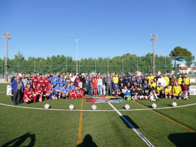El campo San Juan Bosco acoge el homenaje al futbolista Rosendo Carrión