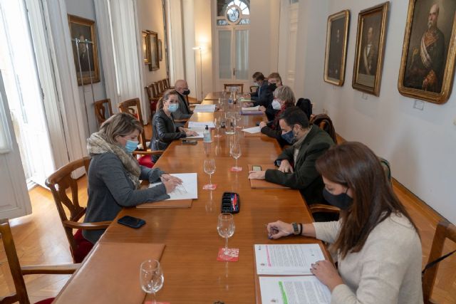 El Ayuntamiento convoca 15 plazas de bomberos, 8 de educador y crea una coordinación presupuestaria