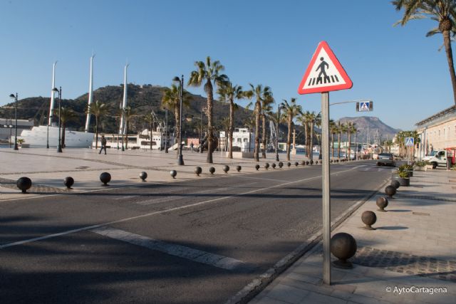 Corte de trafico en el Paseo Alfonso XII para eliminar un paso de peatones antiguo