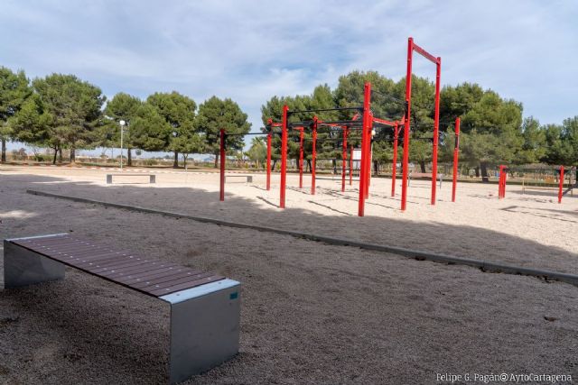 El parque de los Exploradores de Santa Ana ya cuenta con una nueva zona de calistenia