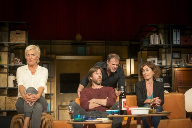 Eva Hache, Maria Lanau, Xavi Mira y Andrew Tarbet protagonizan Los Vecinos de Arriba en el Nuevo Teatro Circo de Cartagena