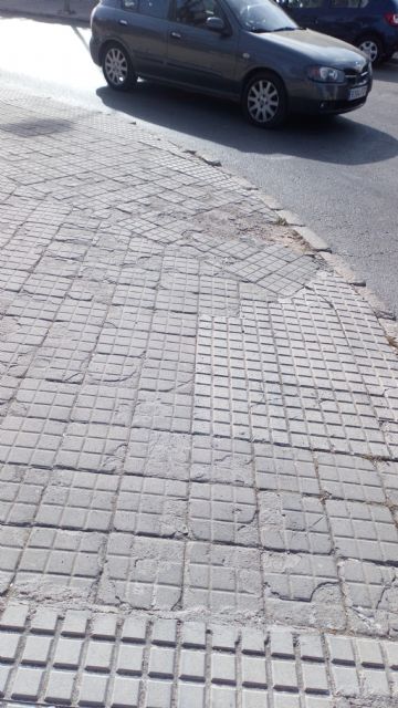 PCAN: 'Los vecinos de la Barriada Cuatro Santos esperan ocho años la renovación de las aceras'