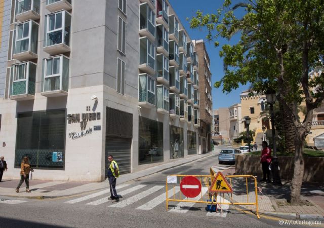 Cortadas al trafico Sor Francisca Armendariz y la Plaza de la Universidad por la ejecucion de obras de alcantarillado