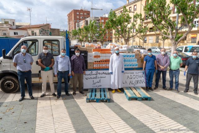 La comunidad islámica de La Aljorra aporta más de 2.500 kilos de productos al dispositivo social