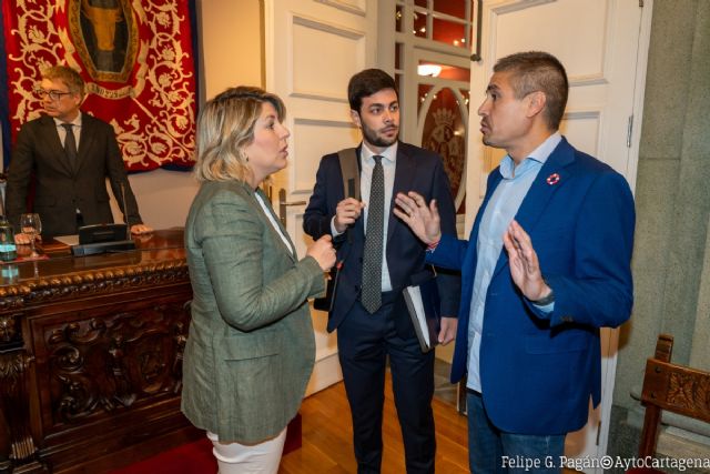 MC: Arroyo se esconde detrás del confeti