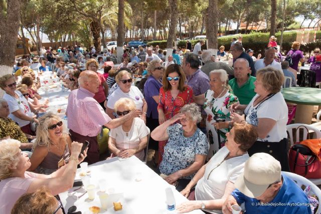 Los mayores despiden el curso con una gran jornada de convivencia en Los Urrutias