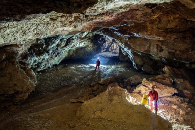 El Ayuntamiento colabora con la Universidad de Barcelona para reanudar las excavaciones paleontológicas en Cueva Victoria