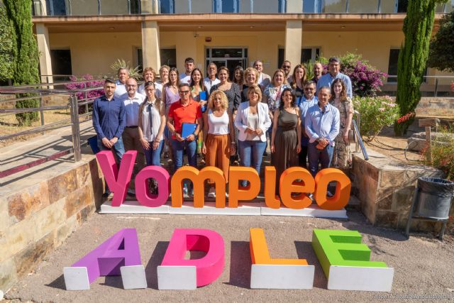 Más de la mitad de los alumnos de la ADLE que realizan prácticas en empresas terminan siendo contratados