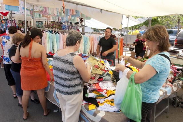 Policía Local recomienda que no se instalen mercadillos el domingo ante la previsión de fuertes lluvias