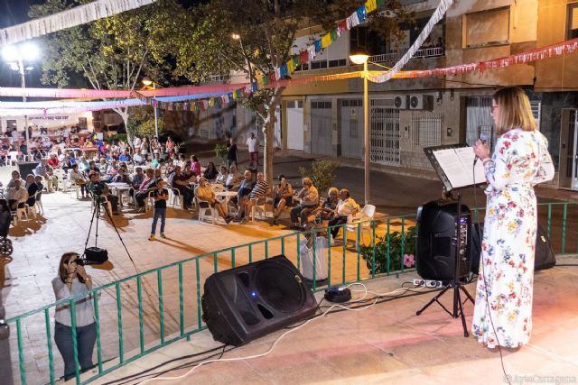 Castejón anima a los jóvenes a implicarse en la vida social de la Barriada Hispanoamerica en su pregón