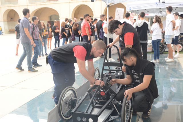 La Escuela de Industriales de la UPCT ayuda a estudiantes de instituto a mejorar sus vehículos eléctricos para la competición Greenpower