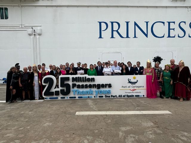 El Puerto de Cartagena da la bienvenida al crucerista número 2,5 millones del siglo XXI