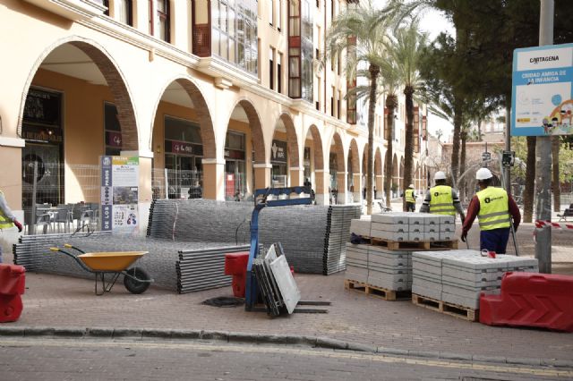 Las obras de la plaza de Juan XXIII han comenzado este lunes en la zona central de la plaza