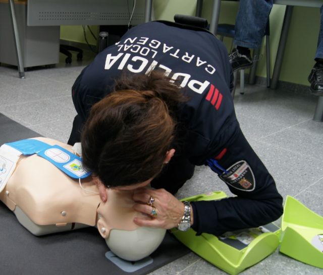 El Ayuntamiento renueva la formación de sus trabajadores en desfibriladores