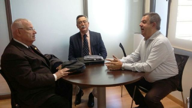 Sanidad y el Hospital de `Los Pinos facilitaran el uso de la camara hiperbarica del centro