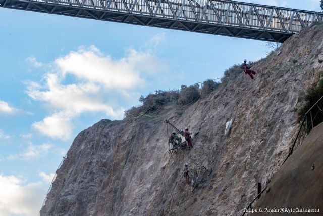 Las obras para evitar desprendimientos en la calle Gisbert llegan al lateral del Museo Refugio de la Guerra Civil