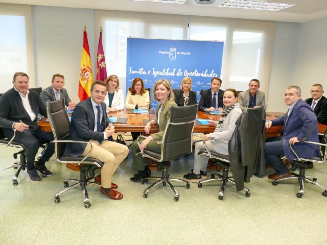 El Ayuntamiento suscribe un convenio con la Comunidad Autonoma para agilizar tramites en materia de Servicios Sociales