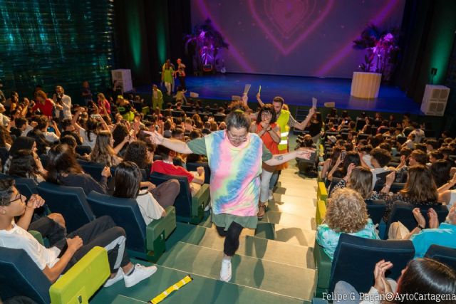 Los finalistas de los Premios Mandarache y Hache se reúnen esta semana con miles de jóvenes en Cartagena