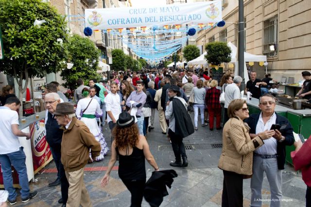 Las flores y el colorido de las Cruces de Mayo conquistaron las calles todo el fin de semana