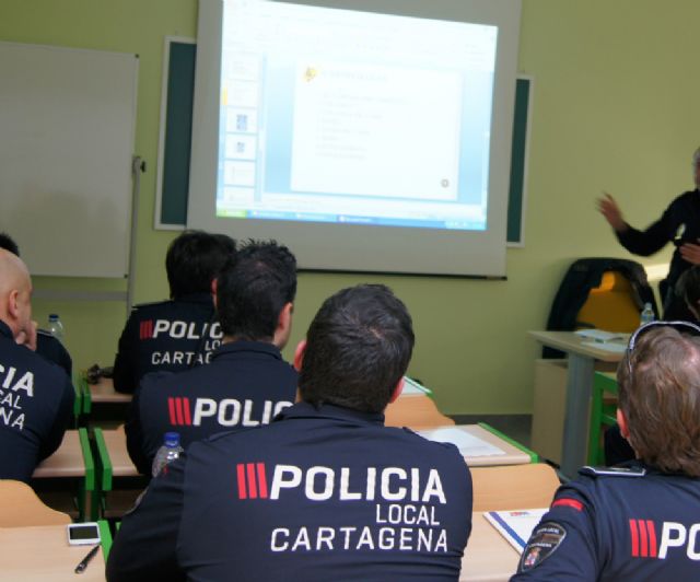 La ESPAC da un curso a la Policía Local para enseñar técnicas de control de personas en manifestaciones y grandes concentraciones