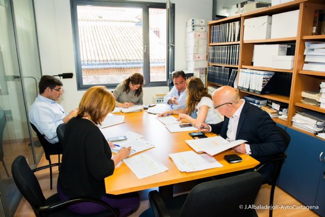 La Comision de Ejecucion de los Acuerdos de Pleno fija las mociones resolutivas y no resolutivas