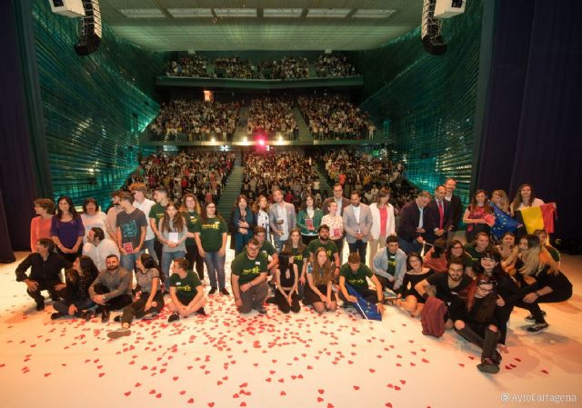 Mandarache entrega sus premios a los ganadores de esta edicion