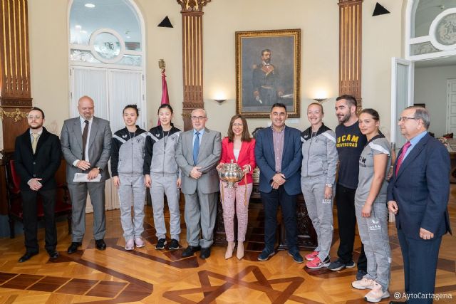 Las bicampeonas del UCAM Tenis de Mesa, agasajadas en el Palacio Consistorial
