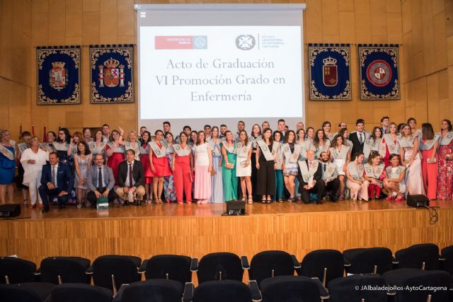 Imposición de becas a 53 alumnos de la VI Promoción Escuela Universitaria Enfermería