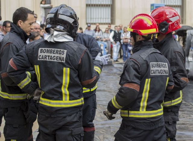 El Ayuntamiento cubrira 102 plazas de bomberos por promocion interna
