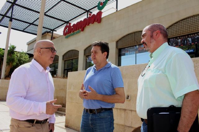 Compromiso municipal para reactivar el centro comercial del polígono de Santa Ana