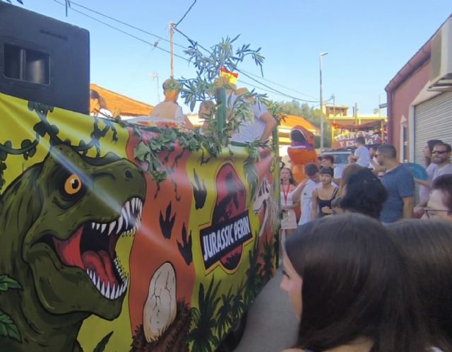 Perín se llenó de carrozas, música y alegría en la celebración de la XXVI Subida de Lucero al campanario