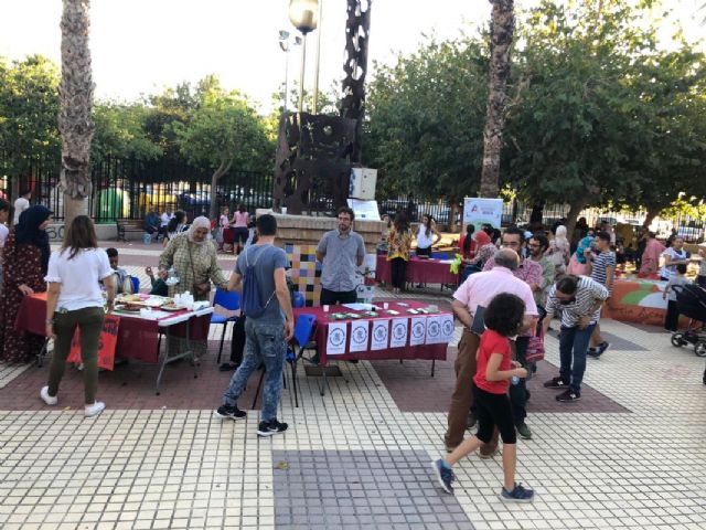 Convivencia intercultural en la ´Feria de la Ciudadanía´ de San Antón y la Urbanización Mediterráneo