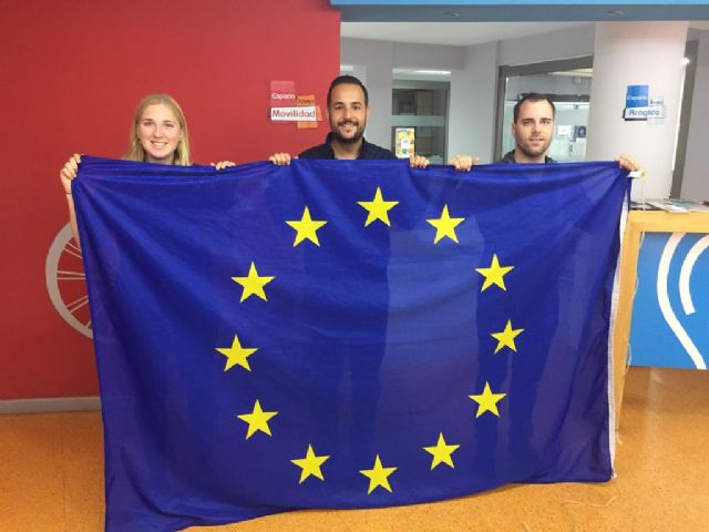 Dos jóvenes de Alemania y Estonia participan en Cartagena en un proyecto de voluntariado europeo