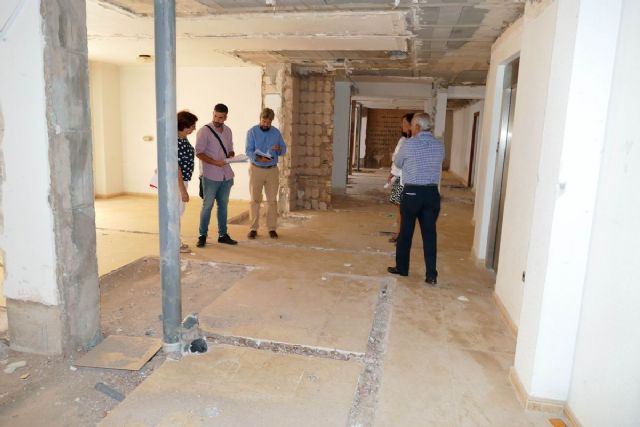 Responsables del Ministerio de Justicia visitan el Hotel Peninsular para estudiar su viabilidad como sede temporal para los nuevos juzgados