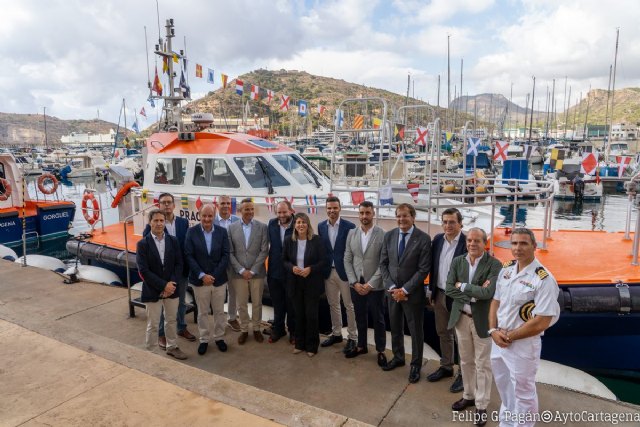 La corporación de Prácticos nombra madrina de su nueva embarcación a la alcaldesa