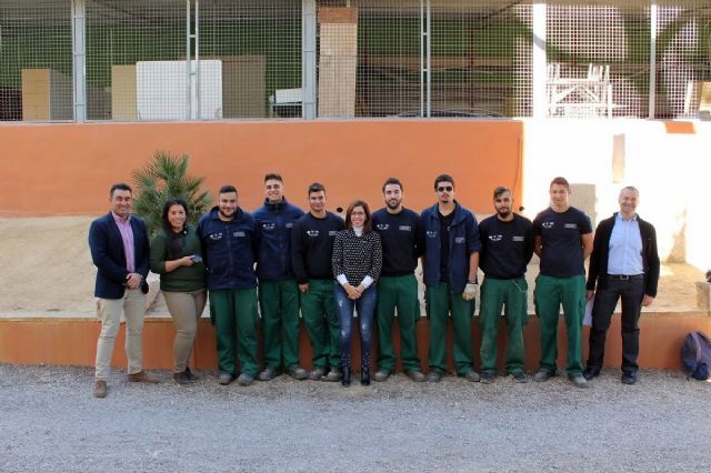 La ADLE ayuda a mas de treinta mayores a obtener su titulo de ESO y contribuye a la mejora de las plazas de Canteras