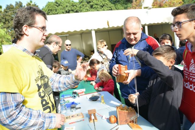 Cuarenta talleres y una exposición de hologramas muestran las innovaciones tecnológicas de investigadores y estudiantes de la UPCT