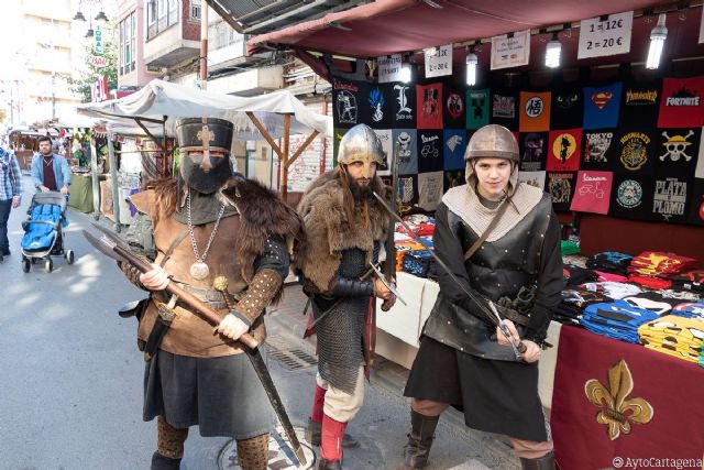 Los productos artesanos del Mercado de Época ya pueblan las calles del Casco Antiguo