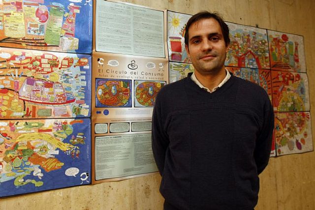 Hector Conesa Hernández imparte una charla sobre economia circular, dentro de las VI Jornadas de Educación para el Siglo 21