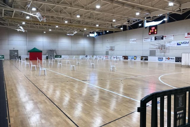 Deportes prepara el pabellón de Cabezo Beaza para vacunar a partir de mañana a 700 sanitarios