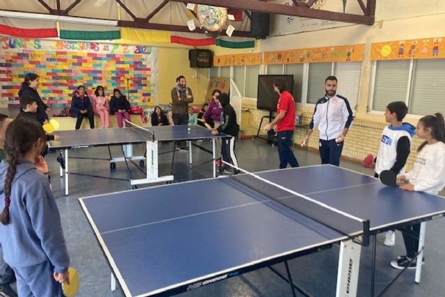 El programa ADE y el ALSA C.D.T.M Cartagena celebran unas jornadas de tenis de mesa en el CEIP Stella Maris