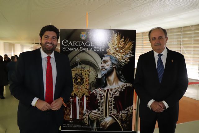 El presidente de la Comunidad asiste al pregón de la Semana Santa de Cartagena