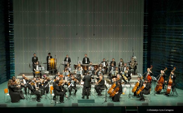 Las Marchas de Semana Santa sonaron en formato sinfonico en el Batel