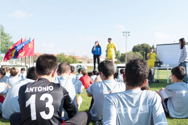 Arranca el Campus de futbol de Semana Santa de Pozo Estrecho