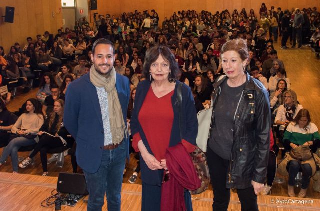 El ciclo Encuentros de Autor del Premio Mandarache concluye con la visita de Cristina Fernandez Cubas