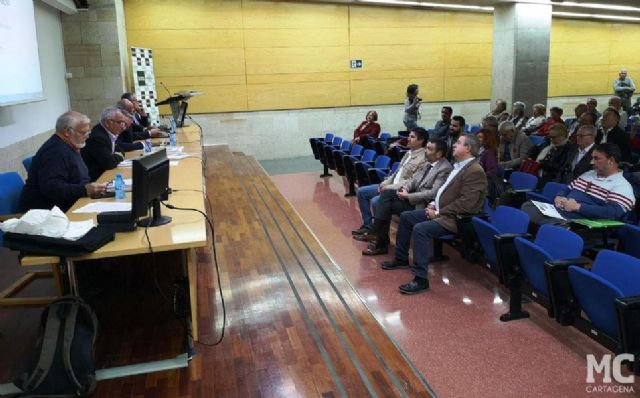 Los vecinos recuerdan a PP y PSOE que son responsables de garantizar la llegada del AVE sin hipotecar el crecimiento futuro del municipio