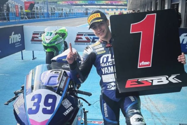 El piloto cartagenero Francisco Risueño disputa el campeonato mundial de Supersport 300