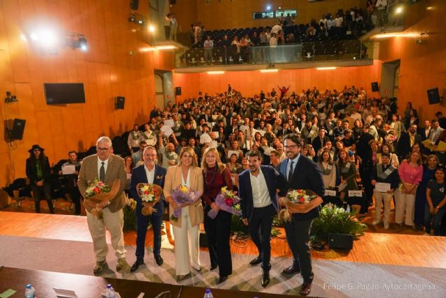 La alcaldesa destaca el prestigio creciente y la empleabilidad de la FP durante la graduación del CIFP Carlos III