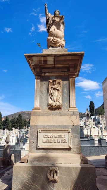 El Ayuntamiento da la espalda a la restauración de los artísticos panteones municipales de los Remedios