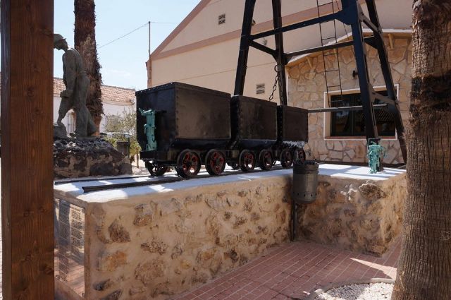 El Ayuntamiento invierte en los últimos once meses más de 50.000 euros en Llano del Beal